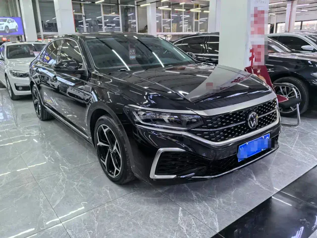 Volkswagen Passat — Фото автомобиля 3