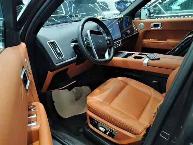 Li Auto L8 — Фото автомобиля 15