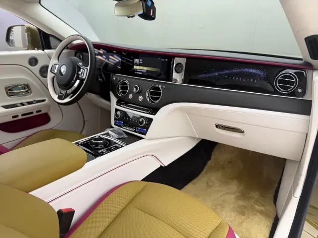 Rolls-Royce Spectre — Фото автомобиля 11