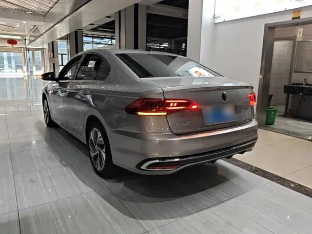 Volkswagen Bora — Фото автомобиля 4