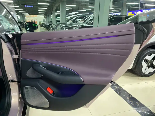 Xiaomi SU7 — Фото автомобиля 21