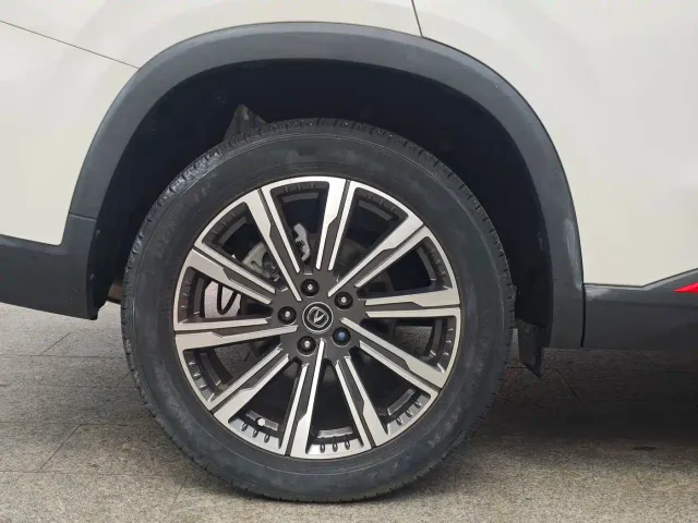 Changan CS75 Plus — Фото автомобиля 11