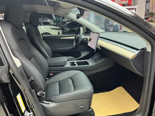 Tesla Model Y — Фото автомобиля 13