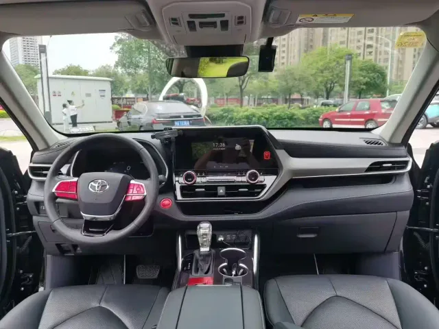 Toyota Highlander — Фото автомобиля 8