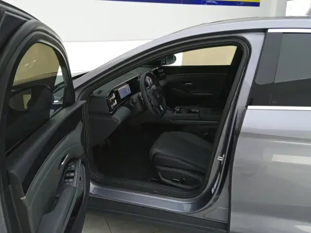 BYD Qin L — Фото автомобиля 9