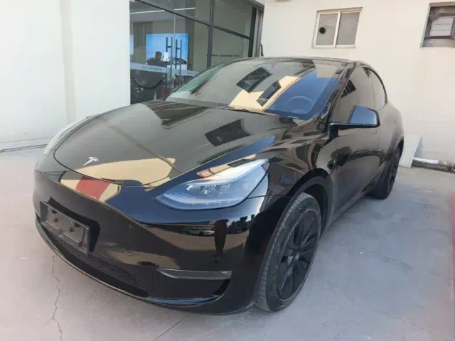 Фотография автомобиля — Tesla Model Y