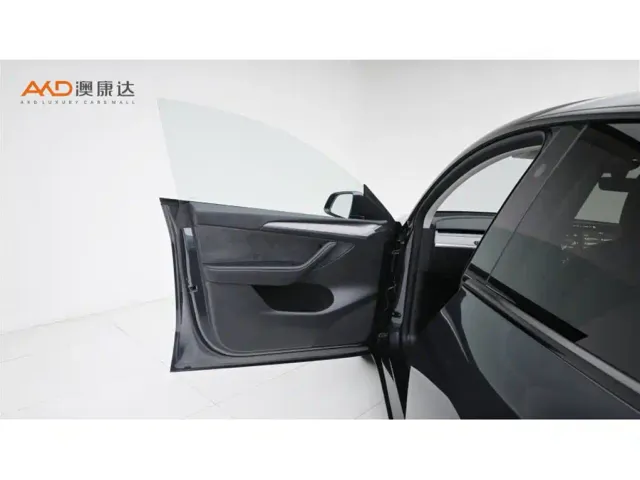 Tesla Model Y — Фото автомобиля 10