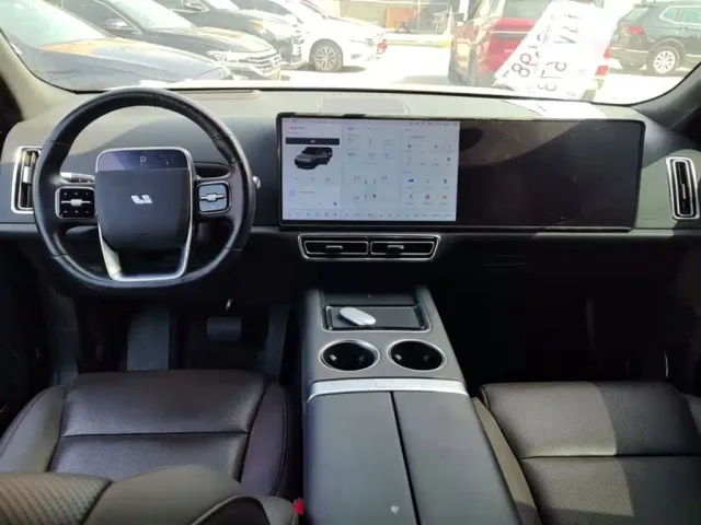 Li Auto L8 — Фото автомобиля 9