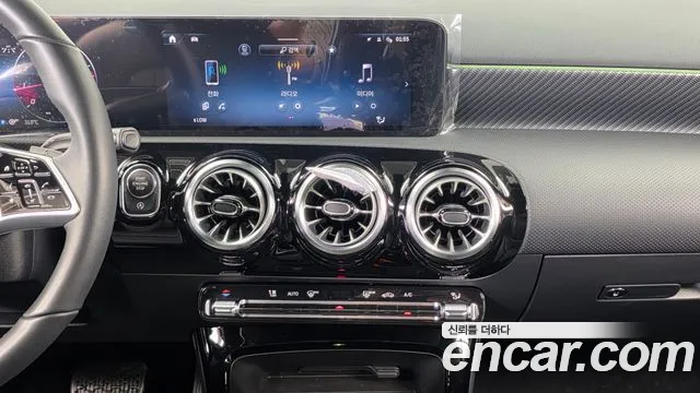 Mercedes-Benz A-Class — Фото автомобиля 11