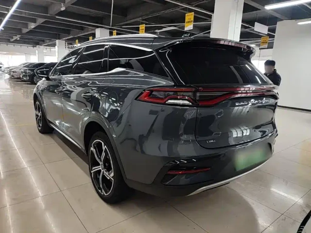 BYD Tang — Фото автомобиля 4