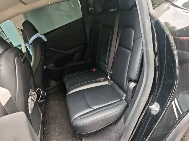 Tesla Model Y — Фото автомобиля 14