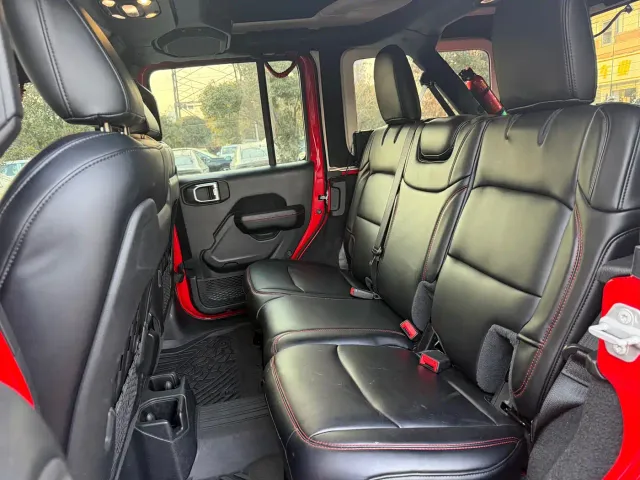 Jeep Wrangler — Фото автомобиля 9