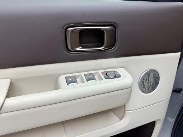 Li Auto MEGA — Фото автомобиля 4
