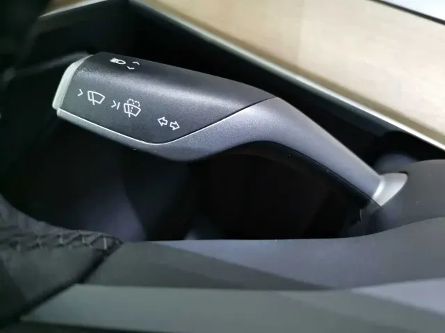 Tesla Model Y — Фото автомобиля 14