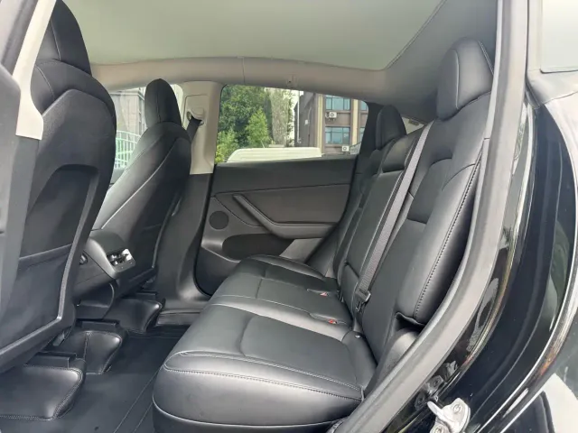 Tesla Model Y — Фото автомобиля 10