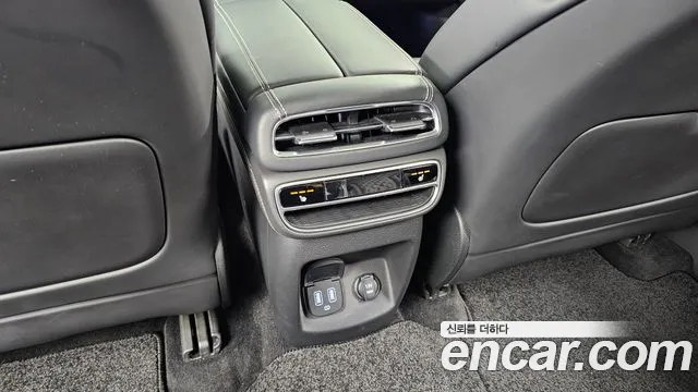 Genesis GV80 — Фото автомобиля 25