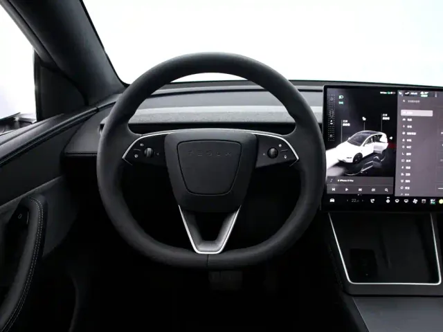 Tesla Model Y — Фото автомобиля 7
