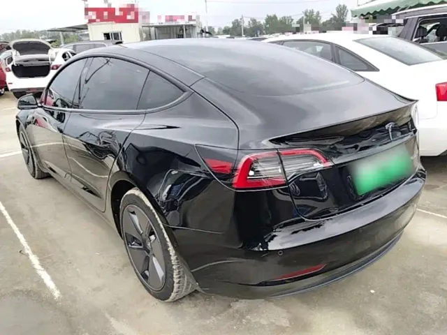 Tesla Model 3 — Фото автомобиля 4