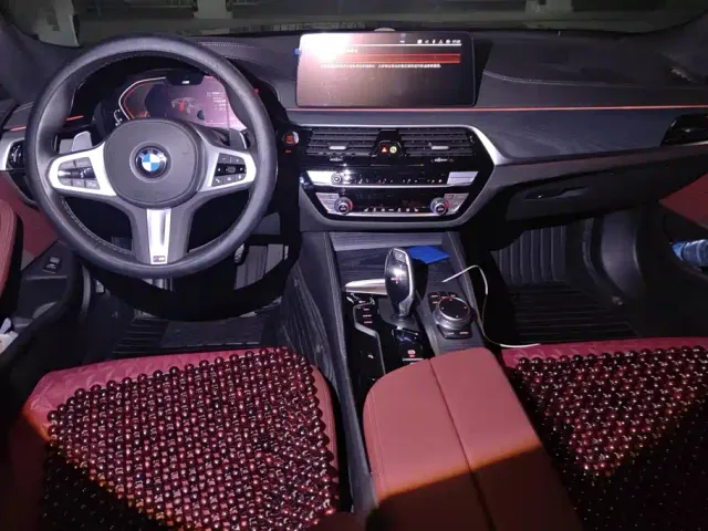 BMW 5 Series — Фото автомобиля 12