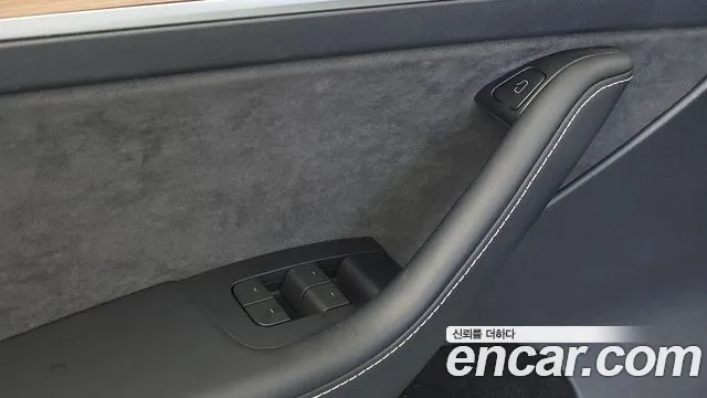 Tesla Model Y — Фото автомобиля 30