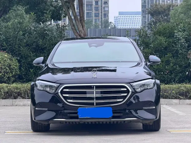 Mercedes-Benz E-Class — Фото автомобиля 2