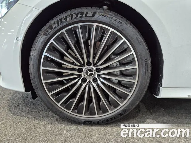 Mercedes-Benz E-Class — Фото автомобиля 5