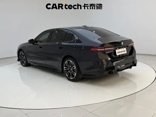 BMW BMW 5 Series 2024 525Li M Sport Package — Фото автомобиля 7