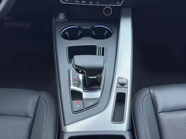 Audi A4L — Фото автомобиля 12