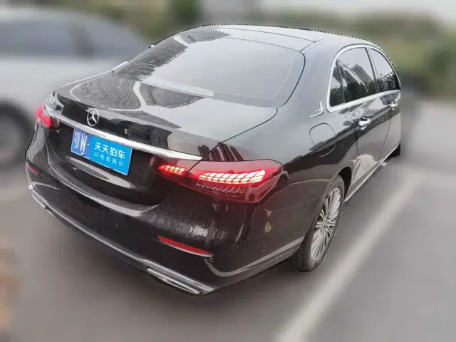 Mercedes-Benz E-Class — Фото автомобиля 2