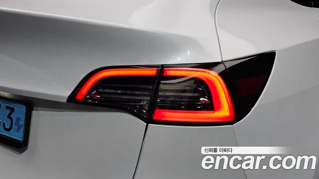 Tesla Model Y — Фото автомобиля 23