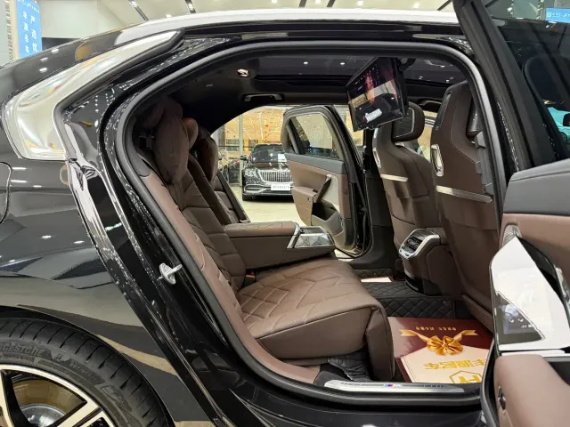 BMW 7 Series — Фото автомобиля 9