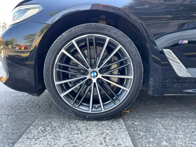 BMW 5 Series — Фото автомобиля 23