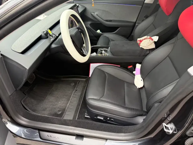 Tesla Model 3 — Фото автомобиля 5