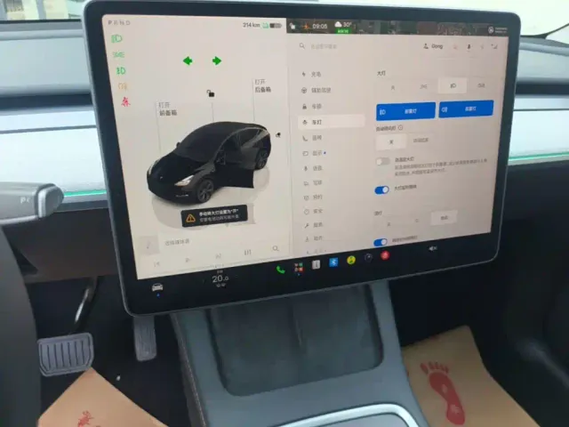 Tesla Model Y — Фото автомобиля 12
