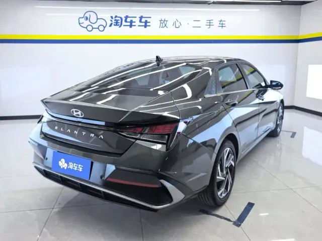 Hyundai Elantra — Фото автомобиля 3