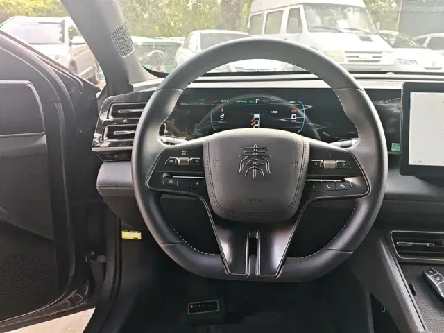 BYD Qin L — Фото автомобиля 10