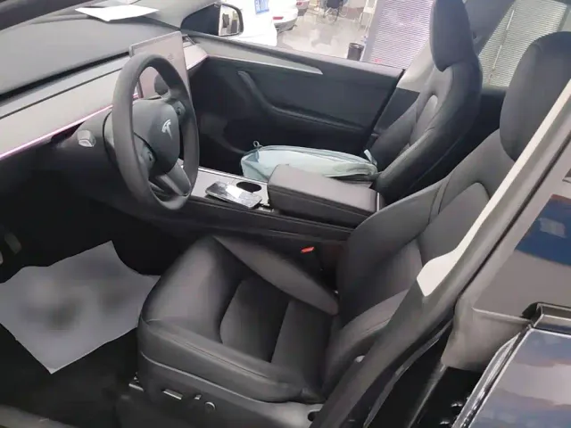 Tesla Model Y — Фото автомобиля 14