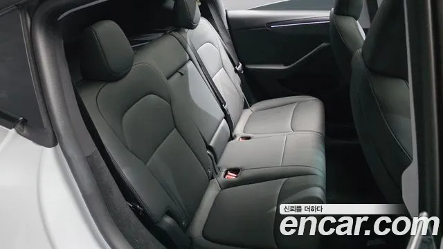 Tesla Model Y — Фото автомобиля 17