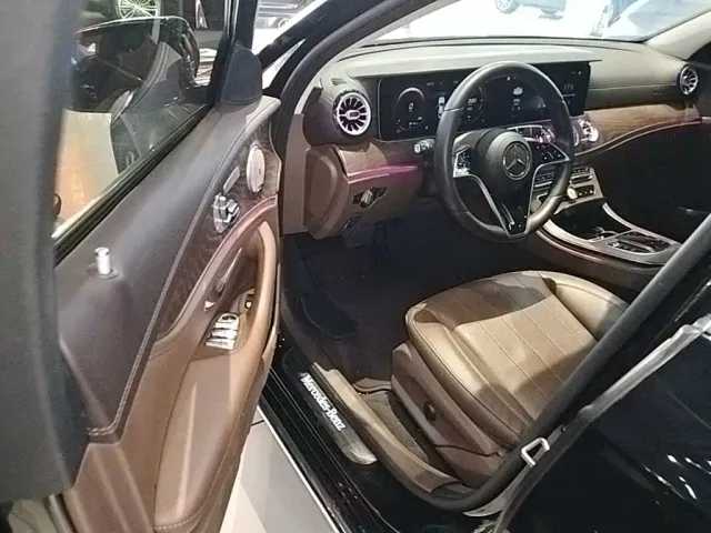 Mercedes-Benz E-Class — Фото автомобиля 15