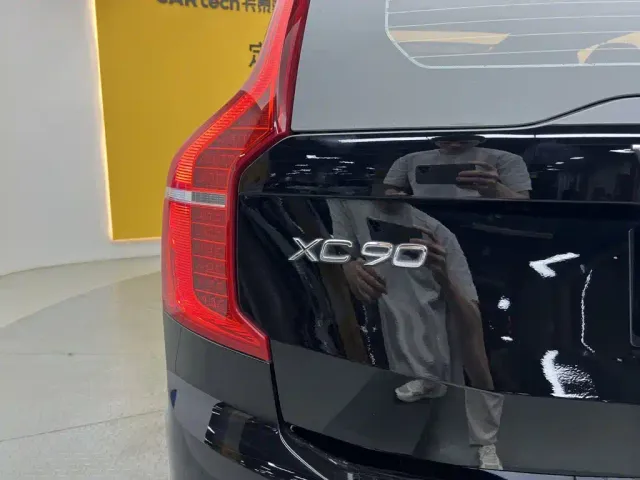 Volvo XC90 — Фото автомобиля 4