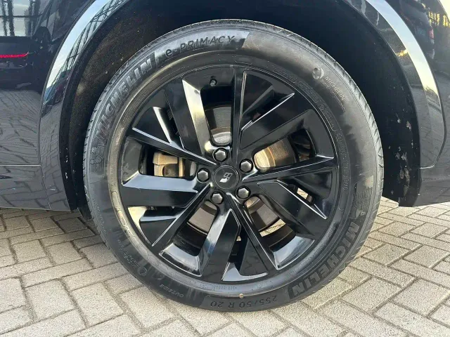 Li Auto L7 — Фото автомобиля 9