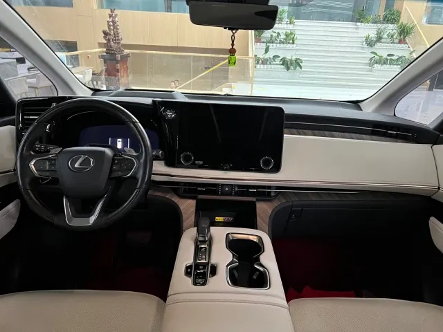 Lexus LM — Фото автомобиля 17
