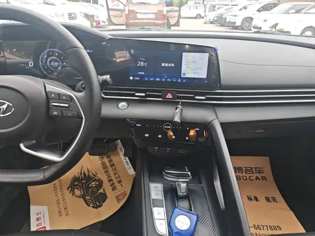 Hyundai Elantra — Фото автомобиля 12