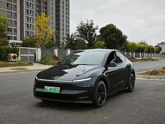 Фотография автомобиля — Tesla Model Y
