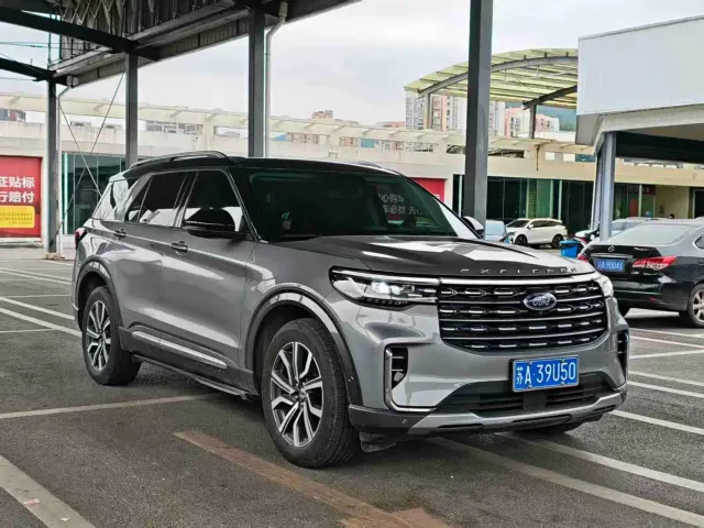 Ford Explorer — Фото автомобиля 3
