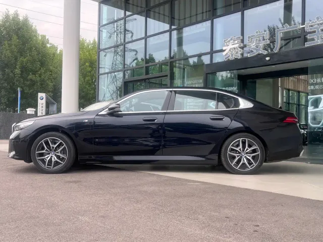 BMW i5 — Фото автомобиля 5