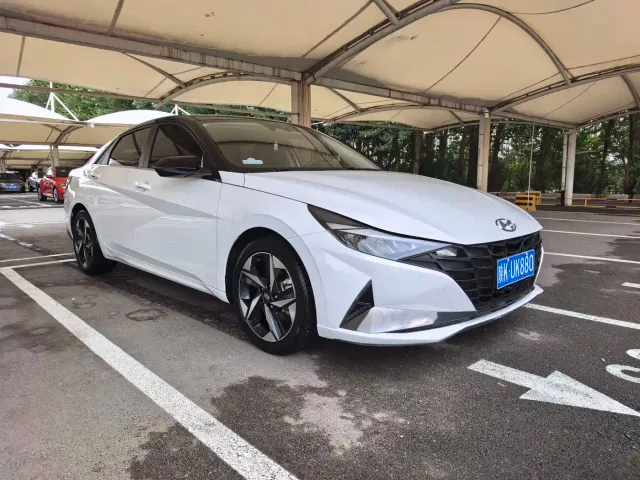 Hyundai Elantra — Фото автомобиля 3