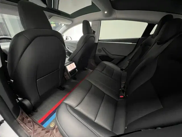 Tesla Model 3 — Фото автомобиля 11