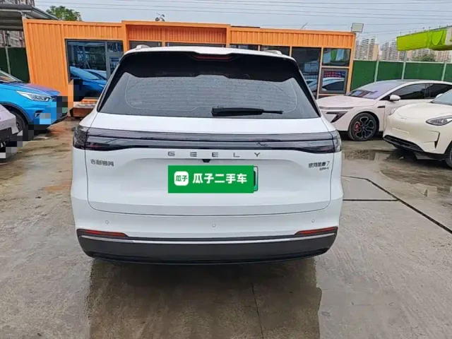 Geely Galaxy Starship 7 EM-i — Фото автомобиля 5