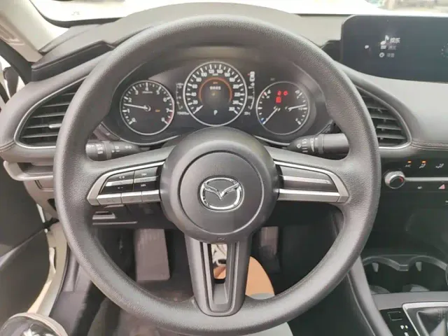 Mazda Axela — Фото автомобиля 10